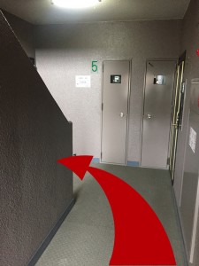 5階フロアの廊下案内